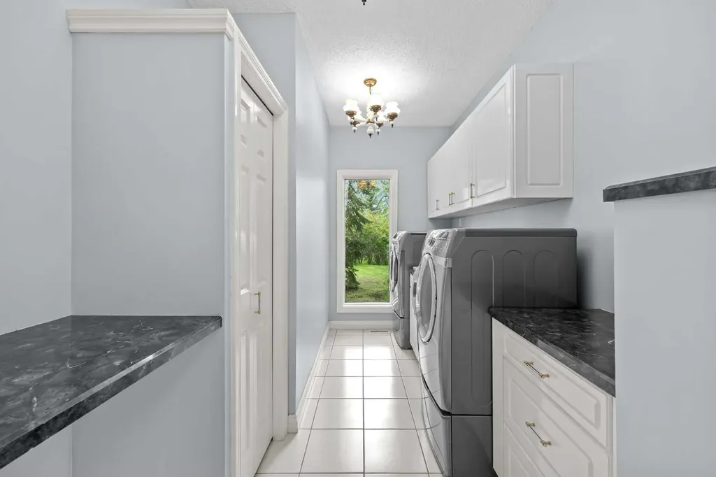 7 Biggar Heights Bay Rural Rocky View County AB T3R 1H4