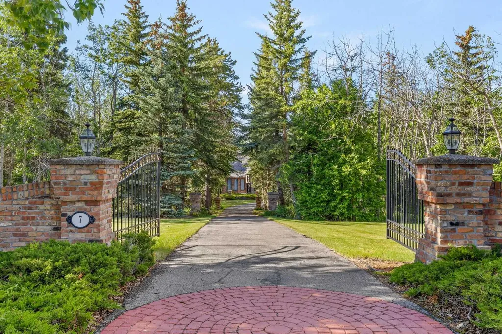 7 Biggar Heights Bay Rural Rocky View County AB T3R 1H4
