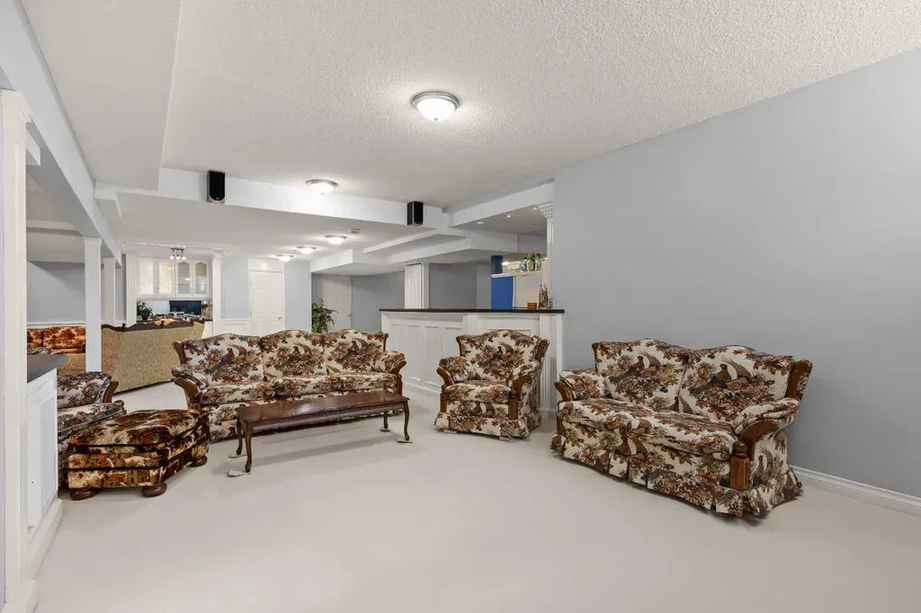 7 Biggar Heights Bay Rural Rocky View County AB T3R 1H4