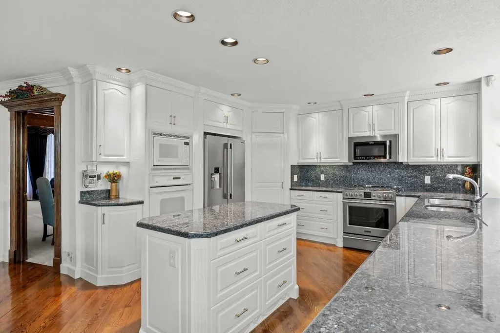 7 Biggar Heights Bay Rural Rocky View County AB T3R 1H4