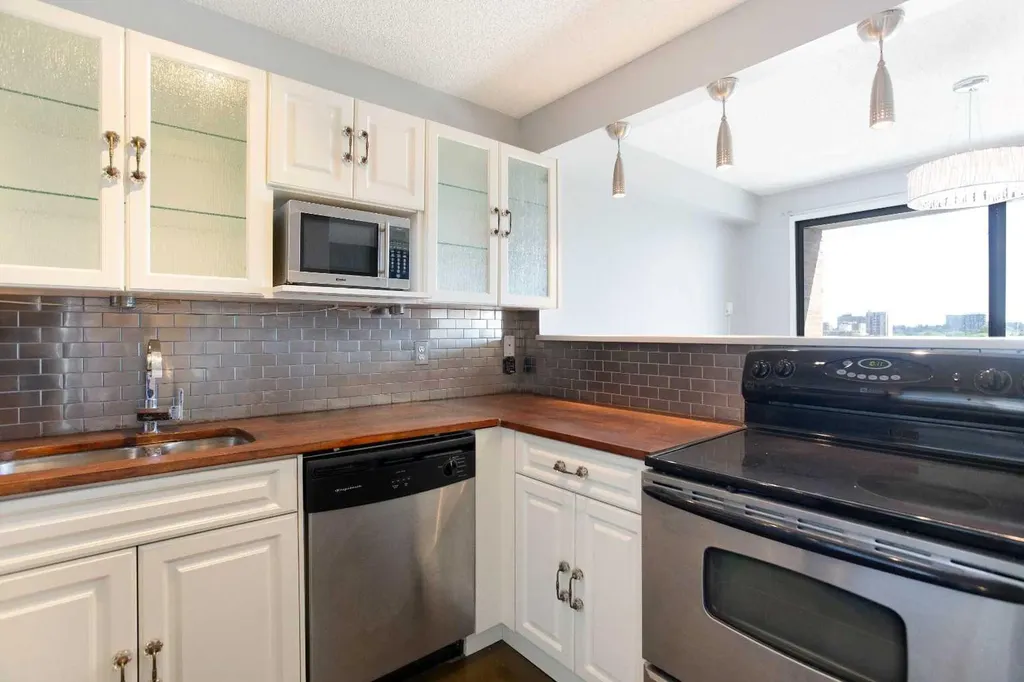 1414 5 Street SW Calgary AB T2R 0Y8