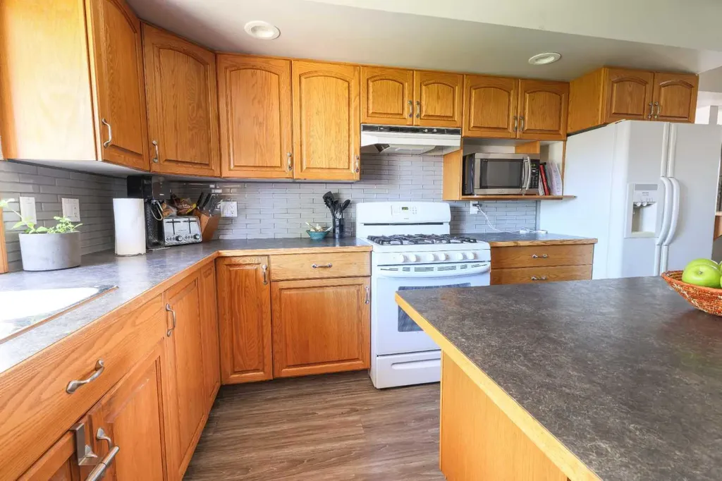 5739 55 Street Rocky Mountain House AB T4T 1J7