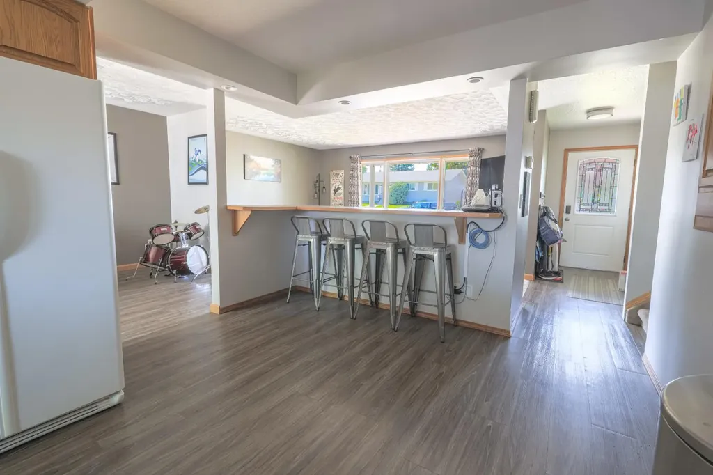 5739 55 Street Rocky Mountain House AB T4T 1J7