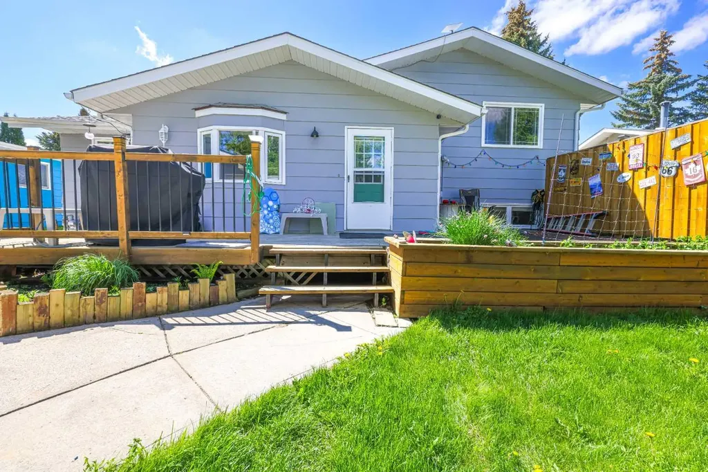 5739 55 Street Rocky Mountain House AB T4T 1J7