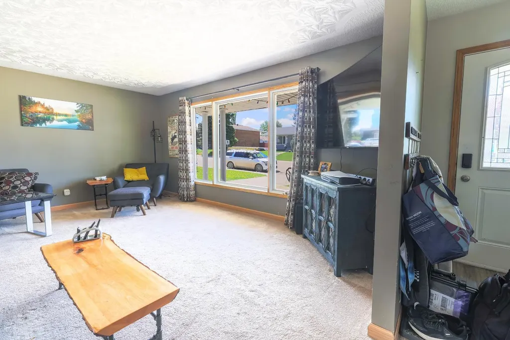 5739 55 Street Rocky Mountain House AB T4T 1J7