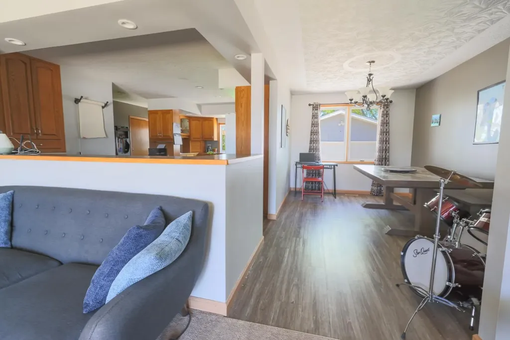 5739 55 Street Rocky Mountain House AB T4T 1J7