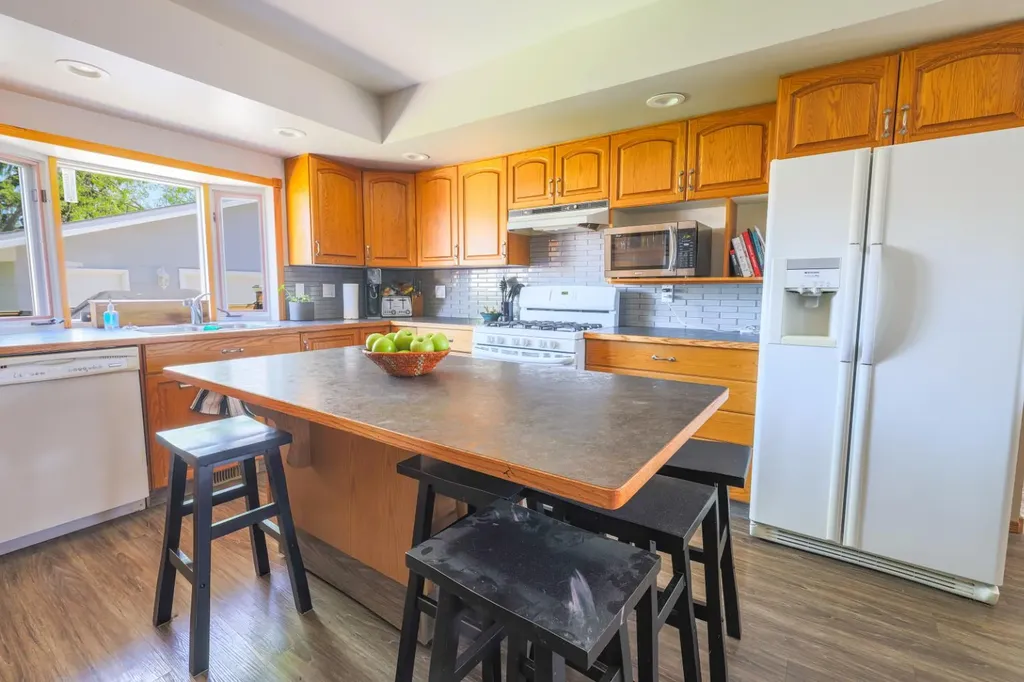 5739 55 Street Rocky Mountain House AB T4T 1J7