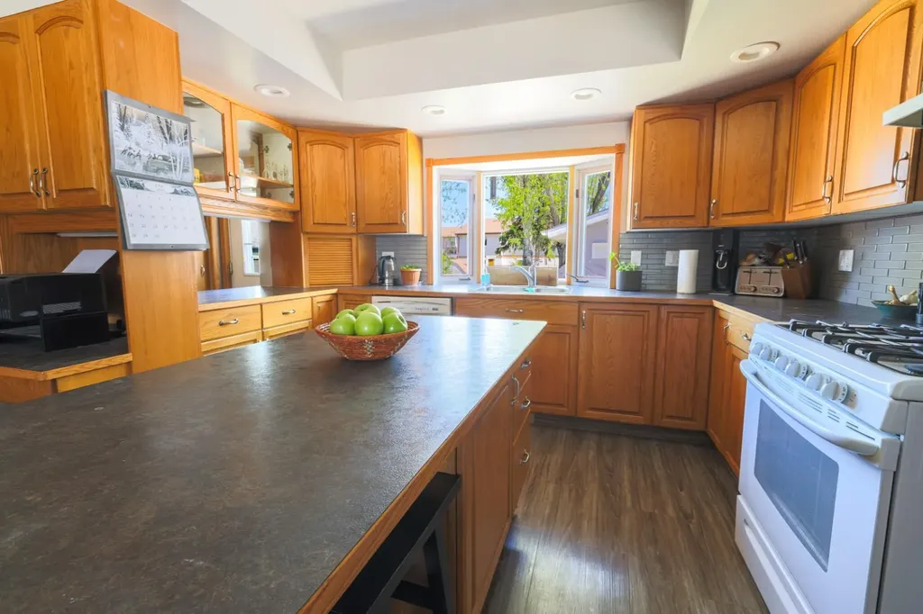 5739 55 Street Rocky Mountain House AB T4T 1J7
