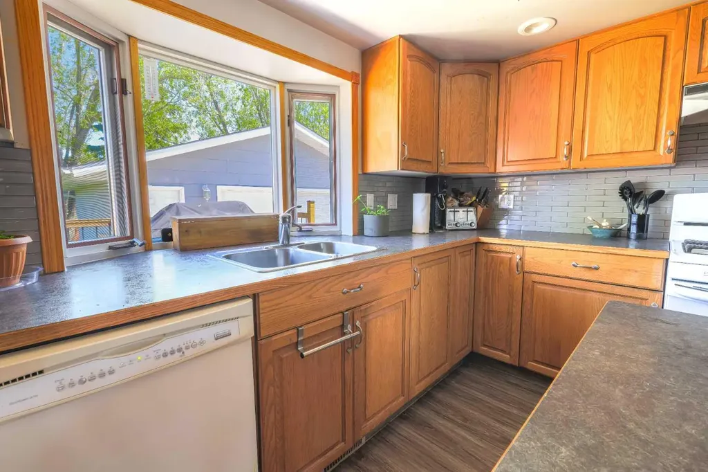 5739 55 Street Rocky Mountain House AB T4T 1J7