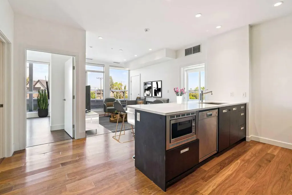 2505 17 Avenue SW Calgary AB T3E 7V3