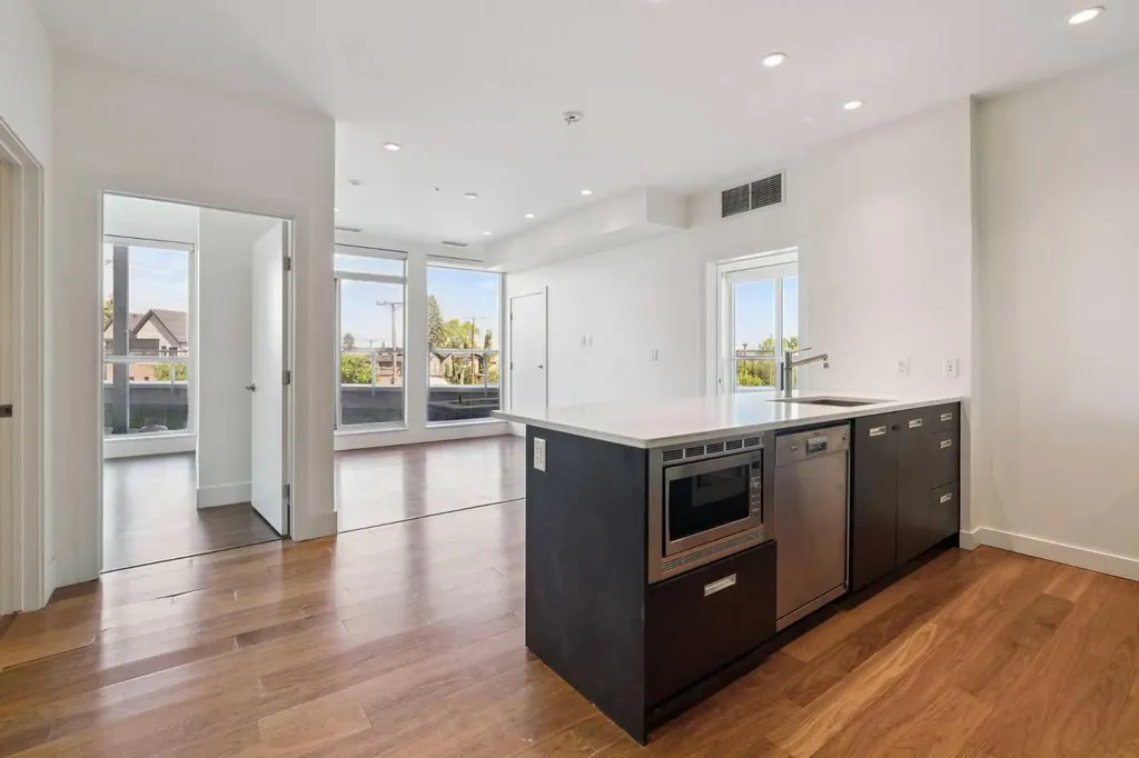 2505 17 Avenue SW Calgary AB T3E 7V3