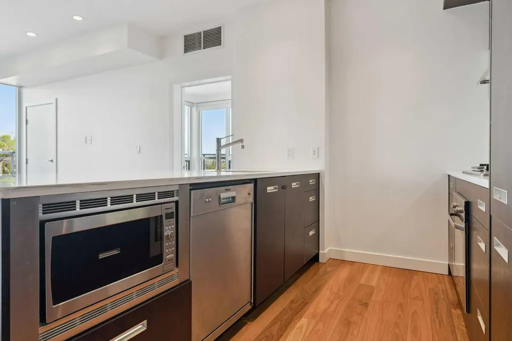 2505 17 Avenue SW Calgary AB T3E 7V3