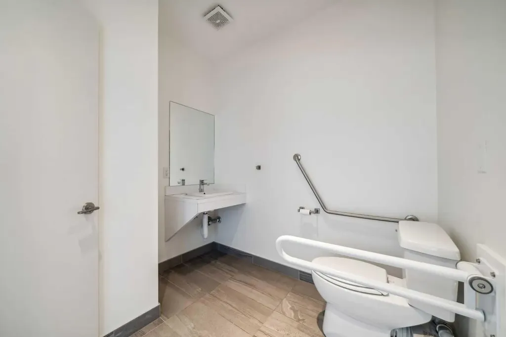 2505 17 Avenue SW Calgary AB T3E 7V3