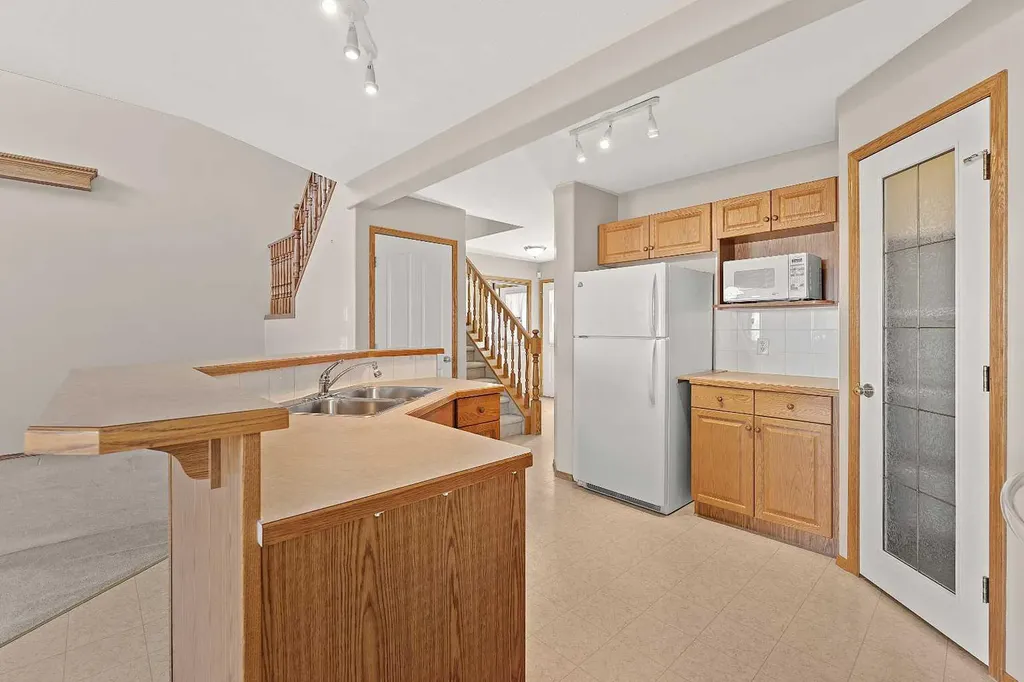 126 Saddleridge Close NE Calgary AB T3J 4X1