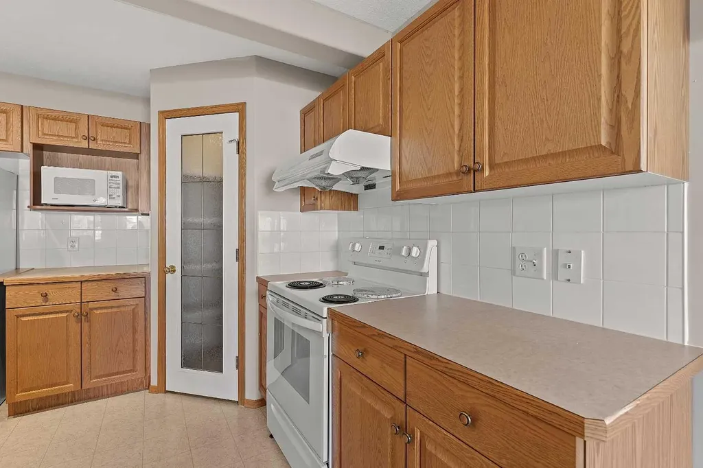 126 Saddleridge Close NE Calgary AB T3J 4X1