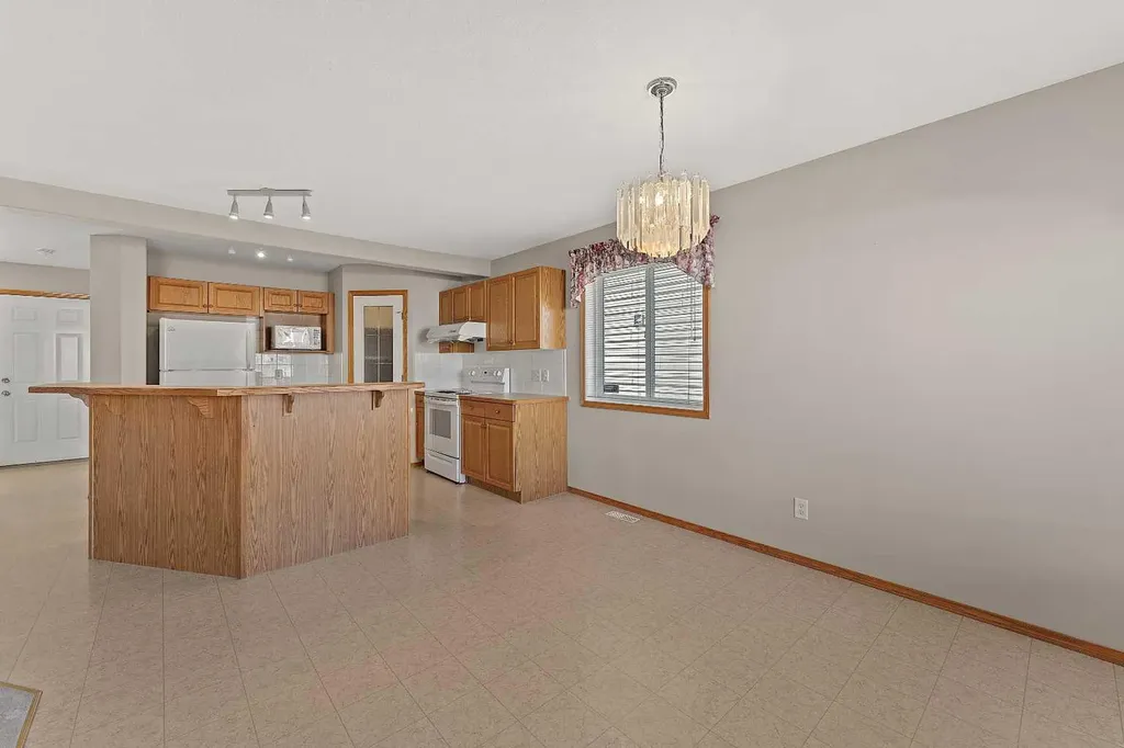 126 Saddleridge Close NE Calgary AB T3J 4X1