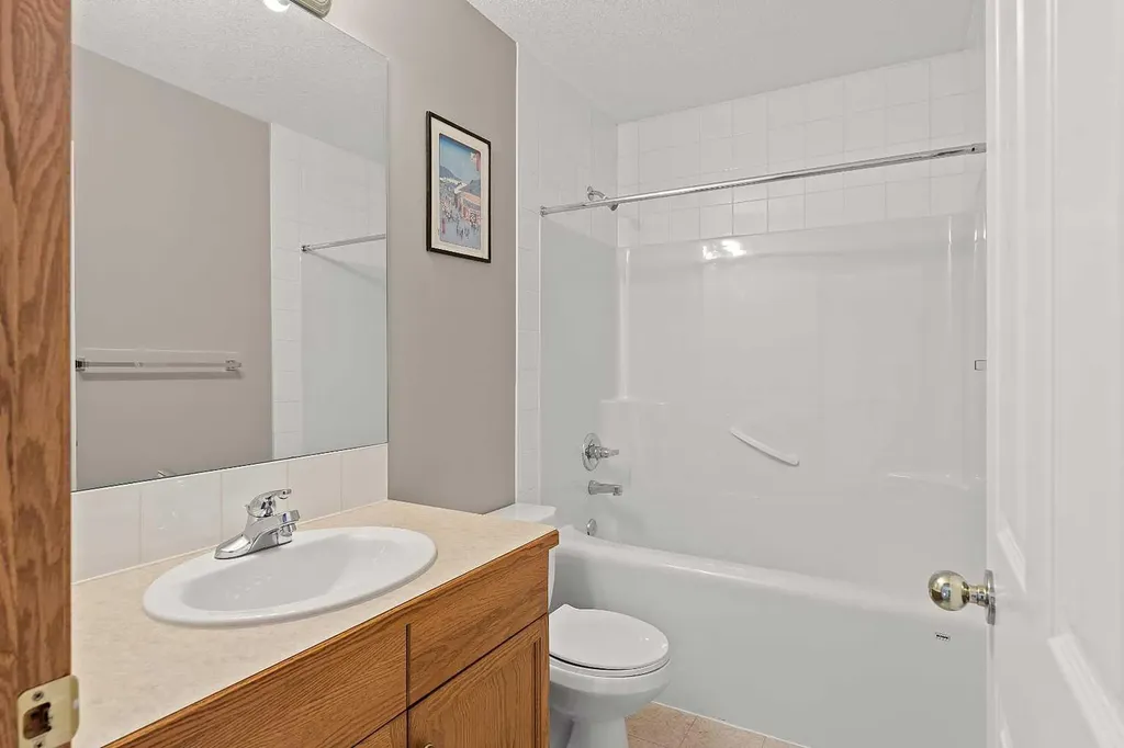 126 Saddleridge Close NE Calgary AB T3J 4X1