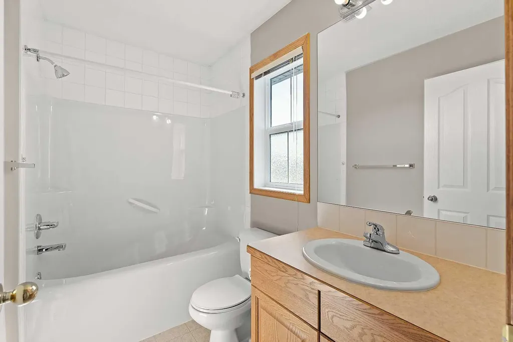 126 Saddleridge Close NE Calgary AB T3J 4X1