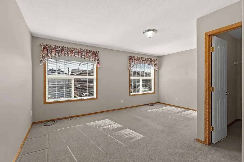 126 Saddleridge Close NE Calgary AB T3J 4X1