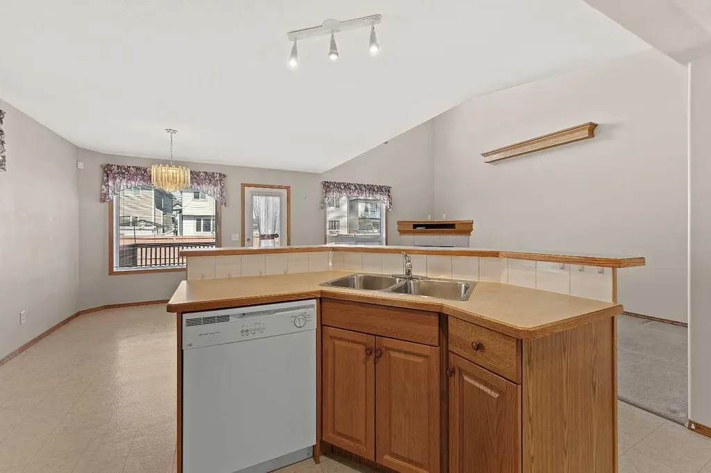 126 Saddleridge Close NE Calgary AB T3J 4X1