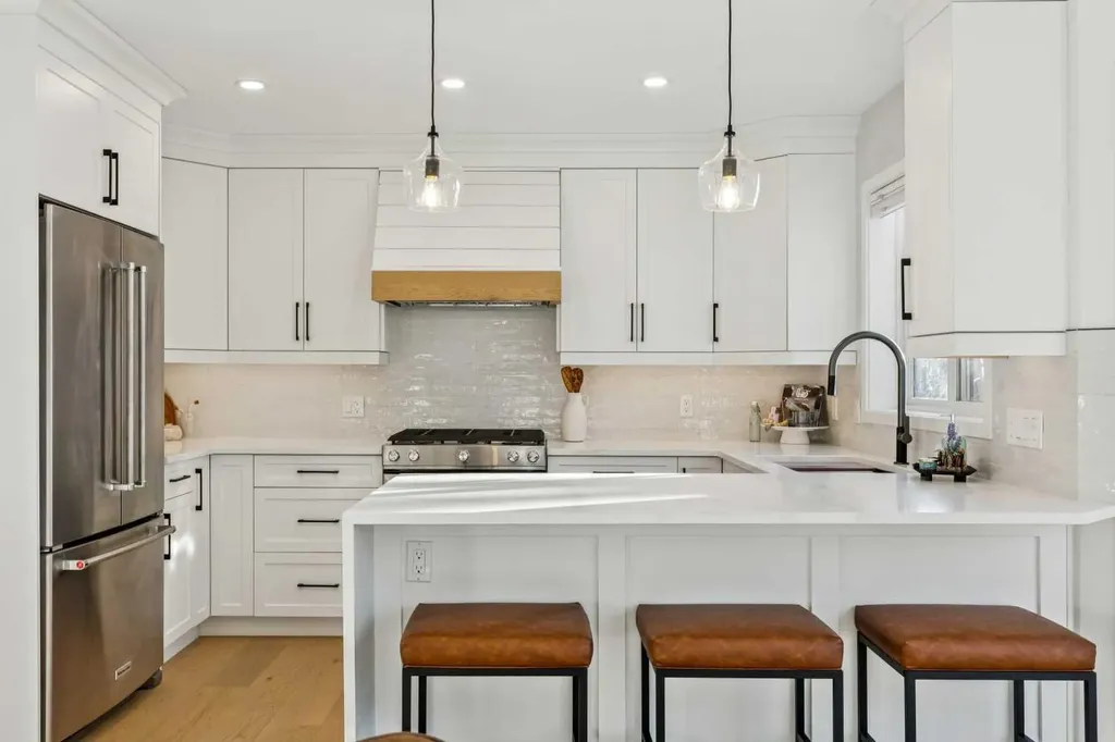 5 Mckenzie Lake Point SE Calgary AB T2Z 1L7