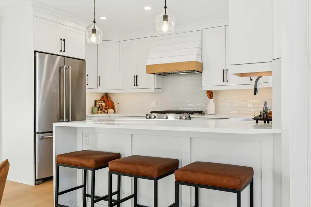 5 Mckenzie Lake Point SE Calgary AB T2Z 1L7