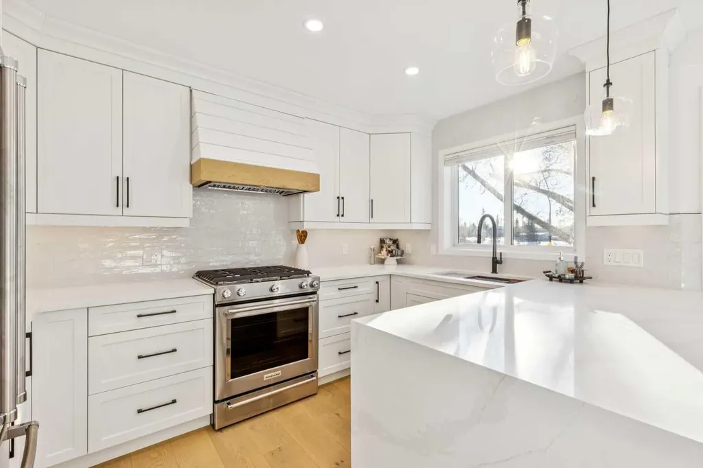5 Mckenzie Lake Point SE Calgary AB T2Z 1L7