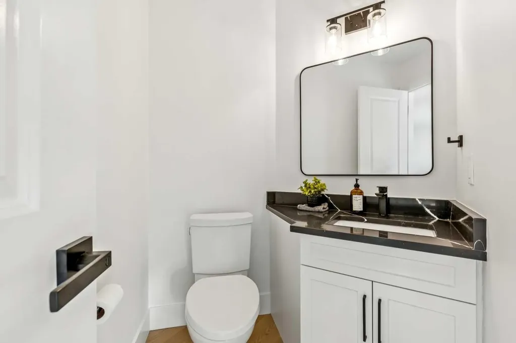 5 Mckenzie Lake Point SE Calgary AB T2Z 1L7