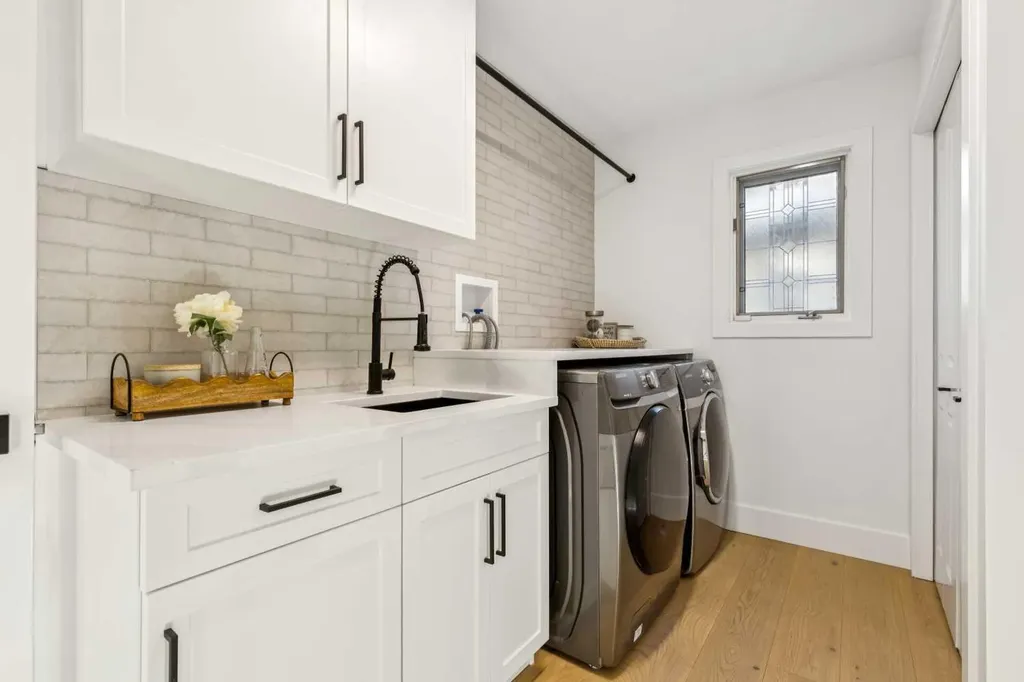 5 Mckenzie Lake Point SE Calgary AB T2Z 1L7