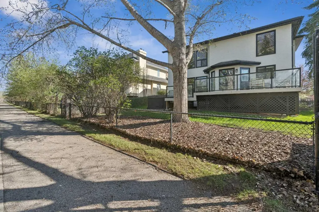 5 Mckenzie Lake Point SE Calgary AB T2Z 1L7