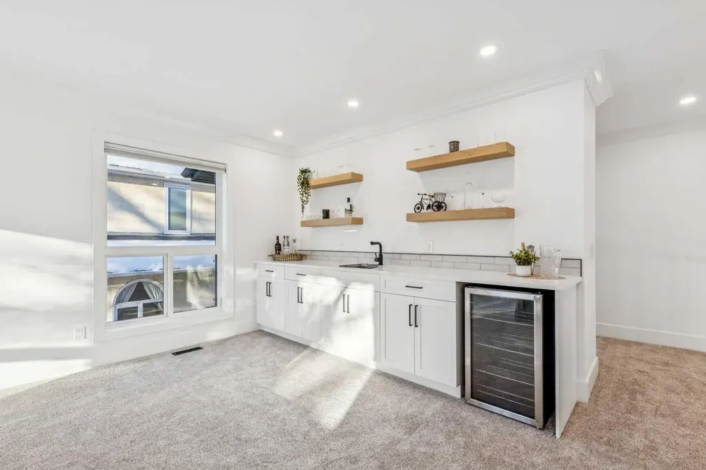 5 Mckenzie Lake Point SE Calgary AB T2Z 1L7