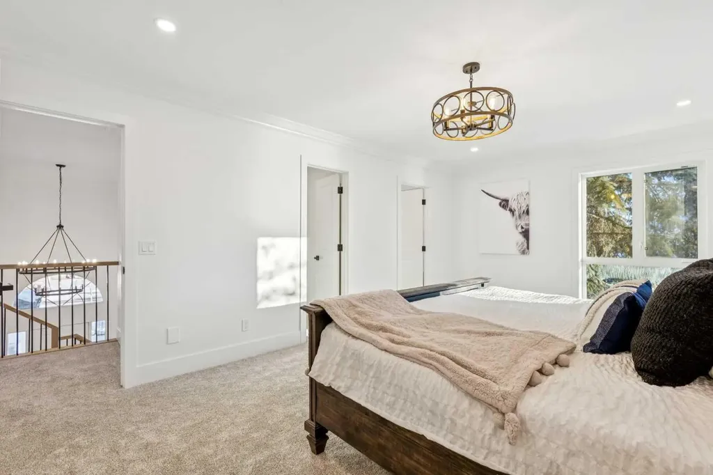5 Mckenzie Lake Point SE Calgary AB T2Z 1L7
