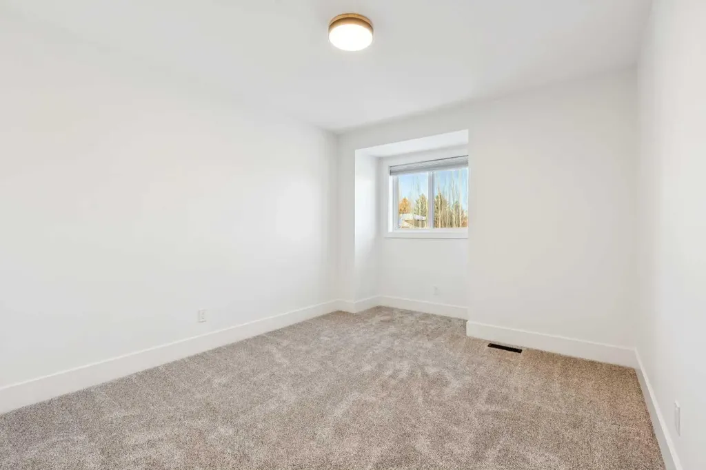 5 Mckenzie Lake Point SE Calgary AB T2Z 1L7