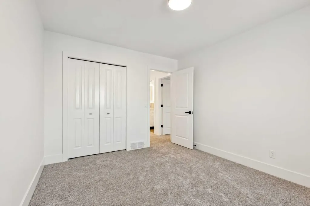 5 Mckenzie Lake Point SE Calgary AB T2Z 1L7
