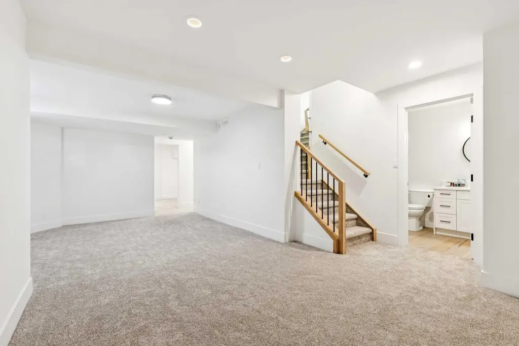 5 Mckenzie Lake Point SE Calgary AB T2Z 1L7
