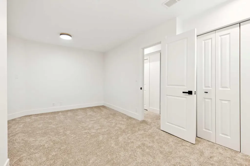 5 Mckenzie Lake Point SE Calgary AB T2Z 1L7
