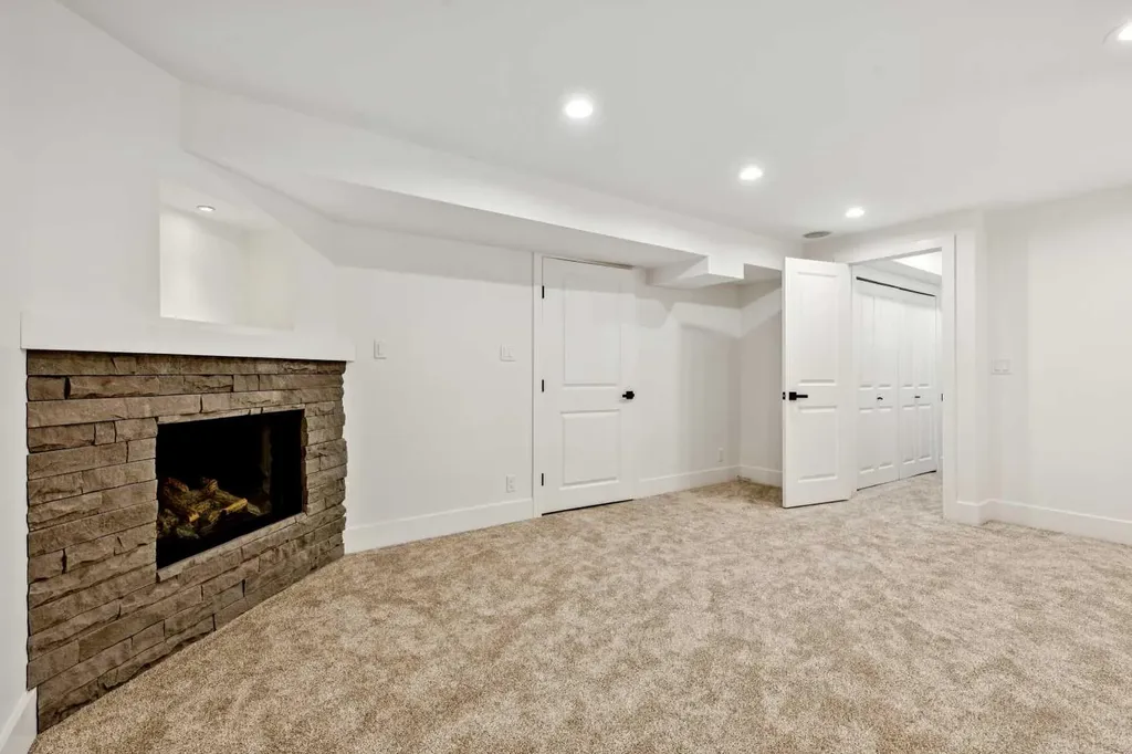 5 Mckenzie Lake Point SE Calgary AB T2Z 1L7