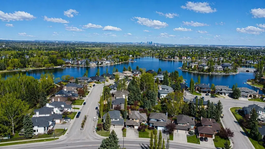 5 Mckenzie Lake Point SE Calgary AB T2Z 1L7