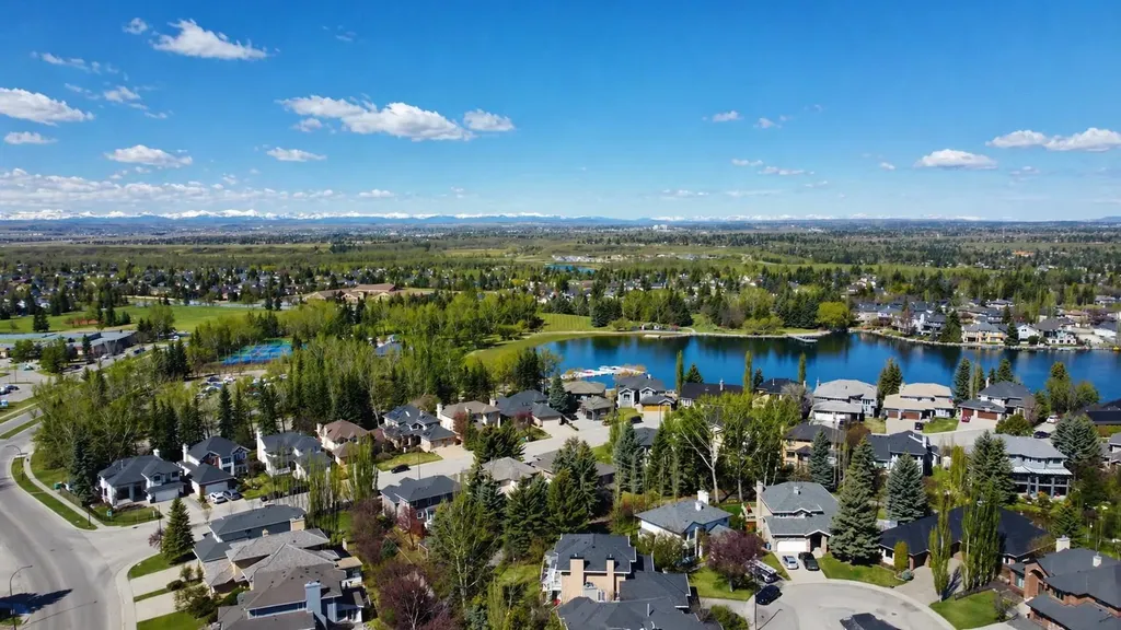 5 Mckenzie Lake Point SE Calgary AB T2Z 1L7