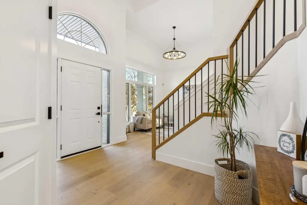 5 Mckenzie Lake Point SE Calgary AB T2Z 1L7