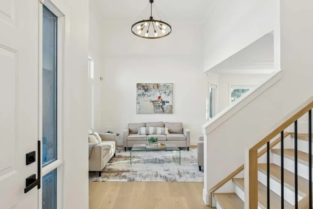 5 Mckenzie Lake Point SE Calgary AB T2Z 1L7