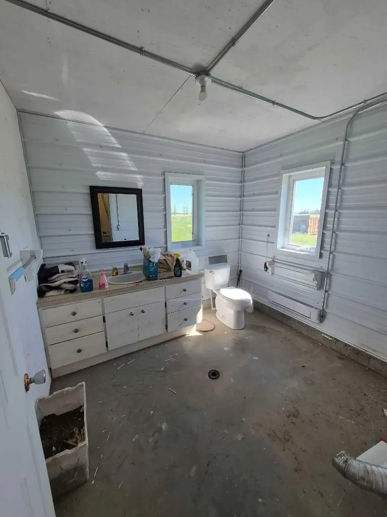 94046 Highway 843 Rural Lethbridge County AB T1H 6P3