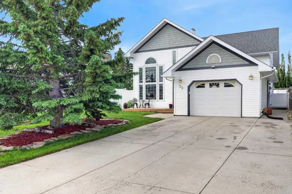 35 Pine Place Crossfield AB T0M 0S0