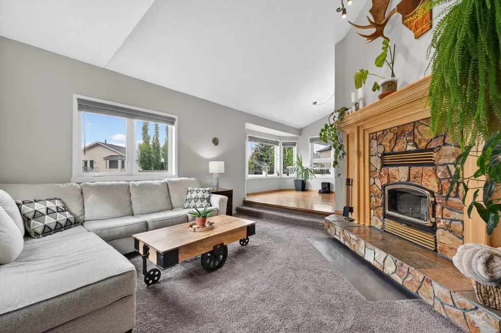 35 Pine Place Crossfield AB T0M 0S0