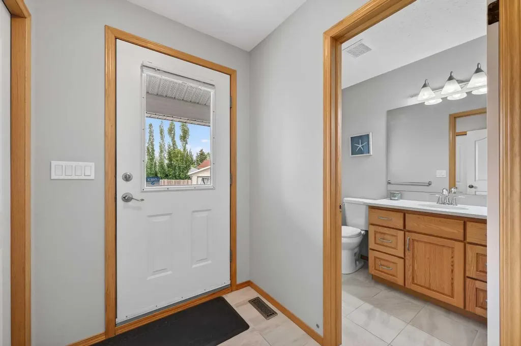35 Pine Place Crossfield AB T0M 0S0