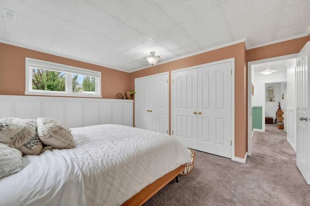 35 Pine Place Crossfield AB T0M 0S0