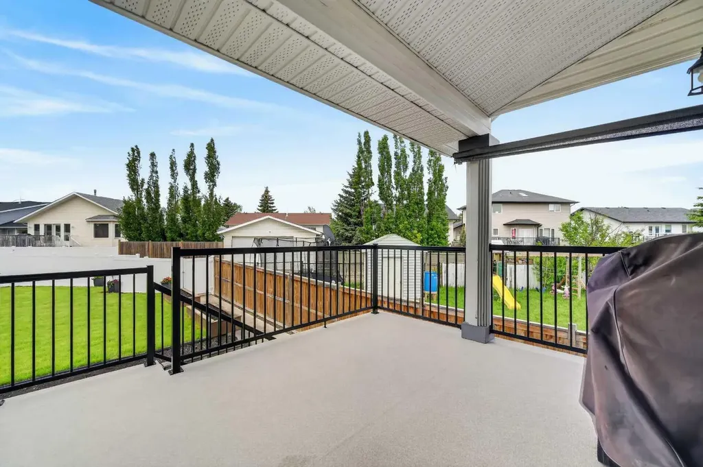 35 Pine Place Crossfield AB T0M 0S0