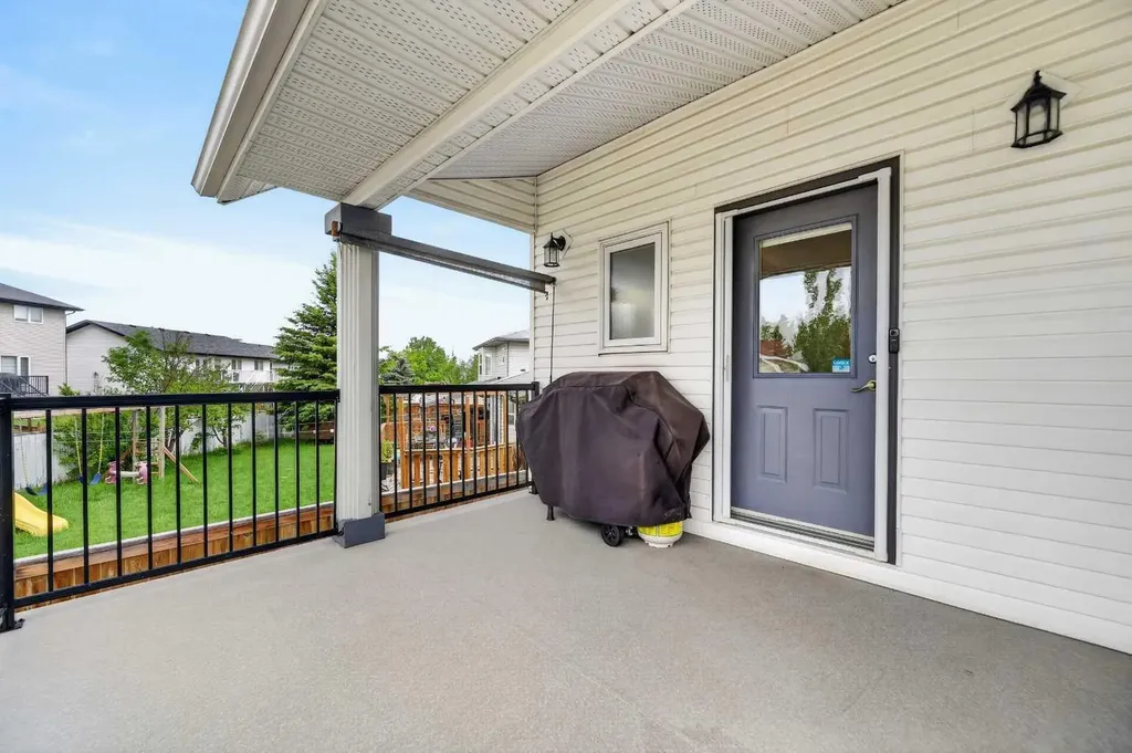 35 Pine Place Crossfield AB T0M 0S0