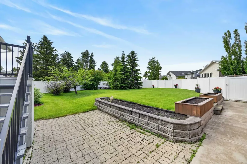35 Pine Place Crossfield AB T0M 0S0
