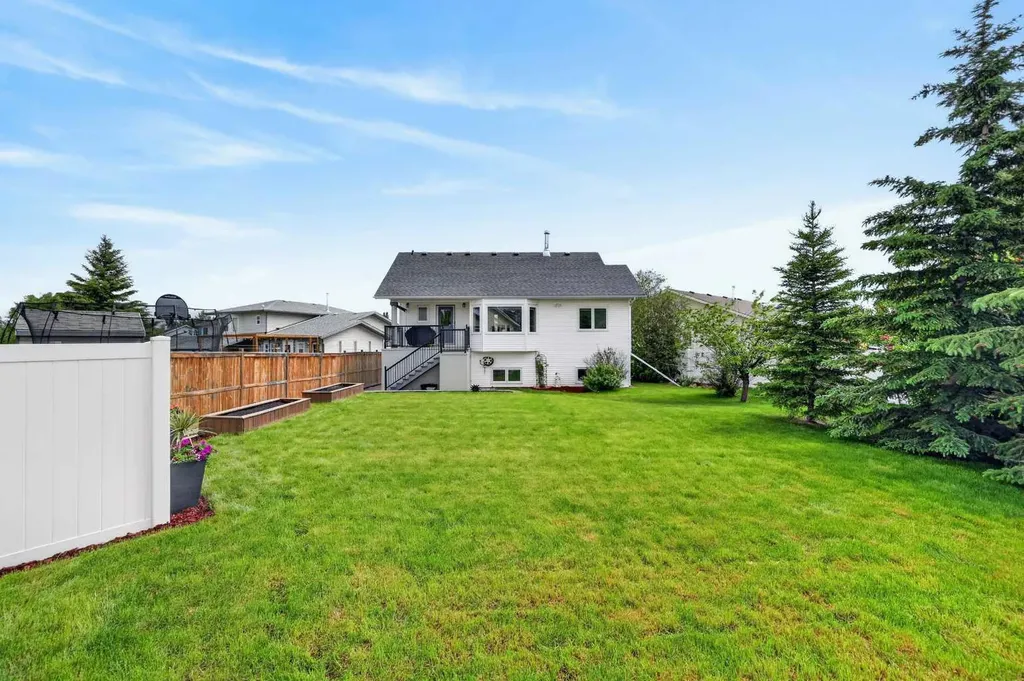 35 Pine Place Crossfield AB T0M 0S0